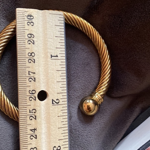 ⭐️24  carat gold plated fashion twisted open bangle bracelet - Picture 9 of 10
